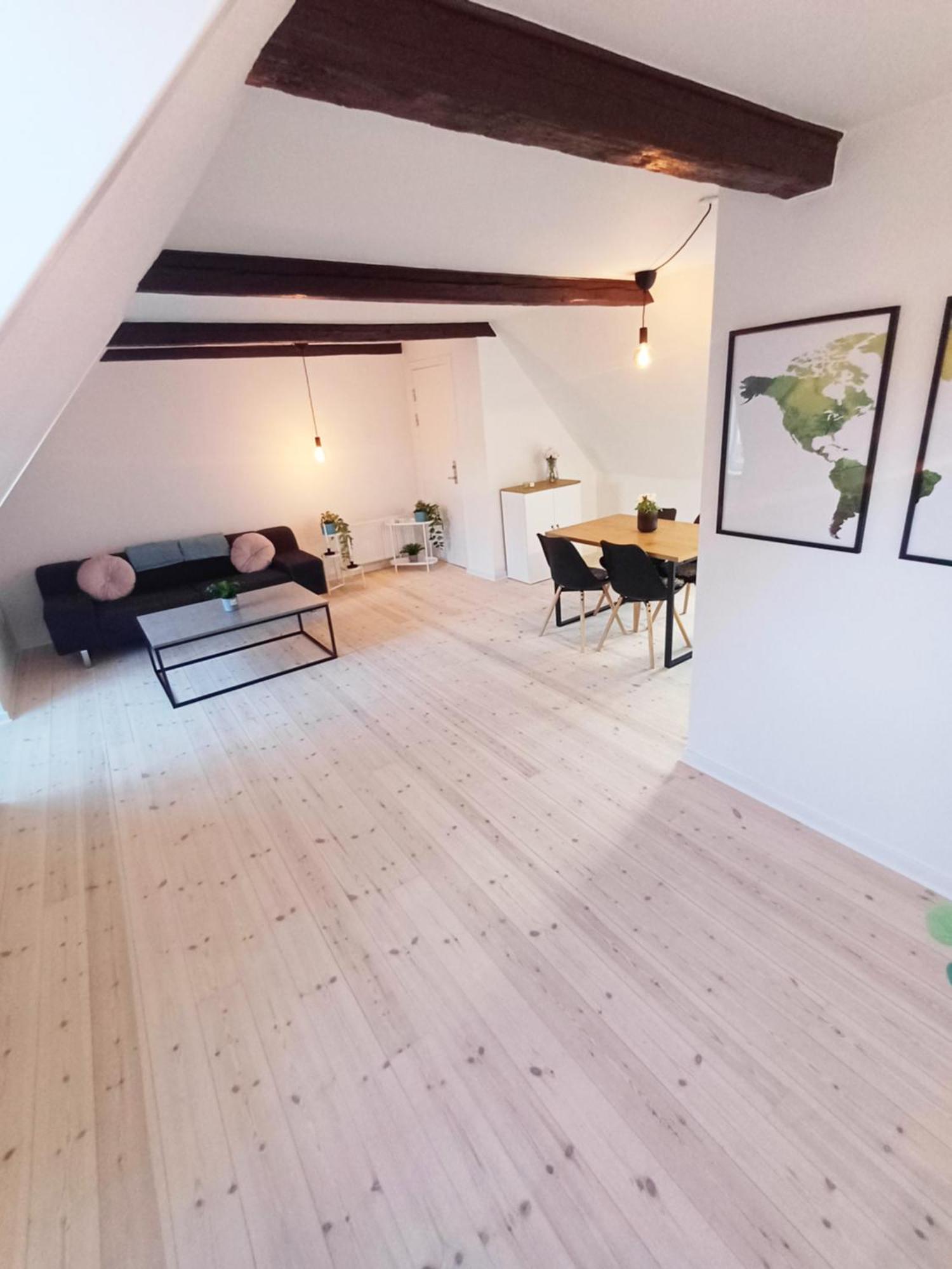 Large Double Room In The Center Of City ランダーズ エクステリア 写真