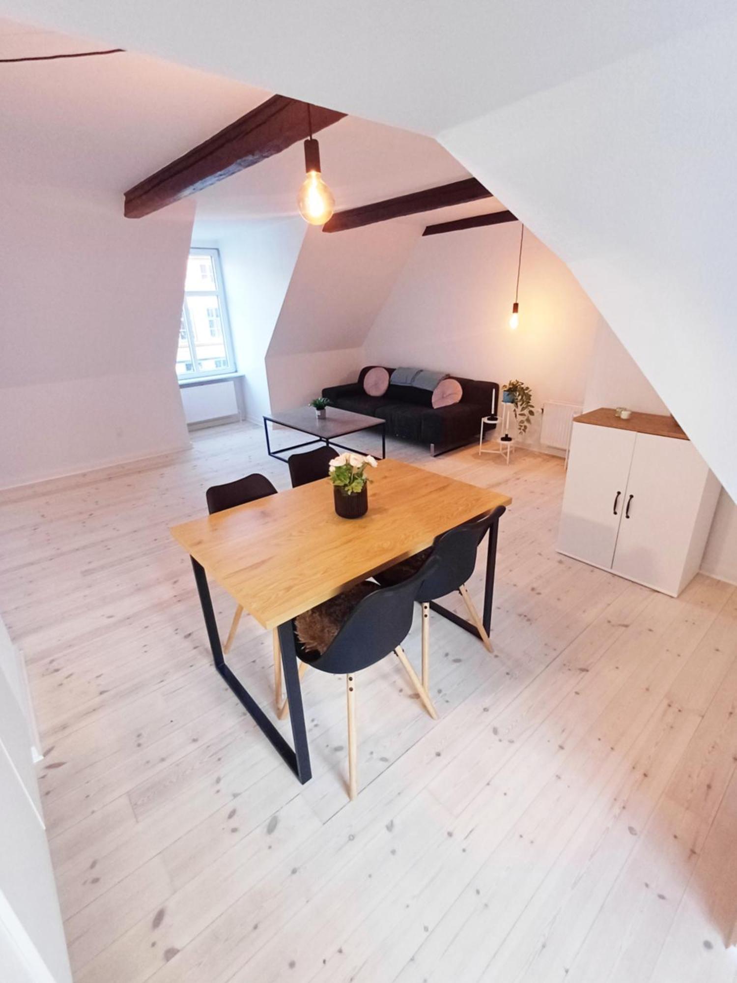 Large Double Room In The Center Of City ランダーズ エクステリア 写真