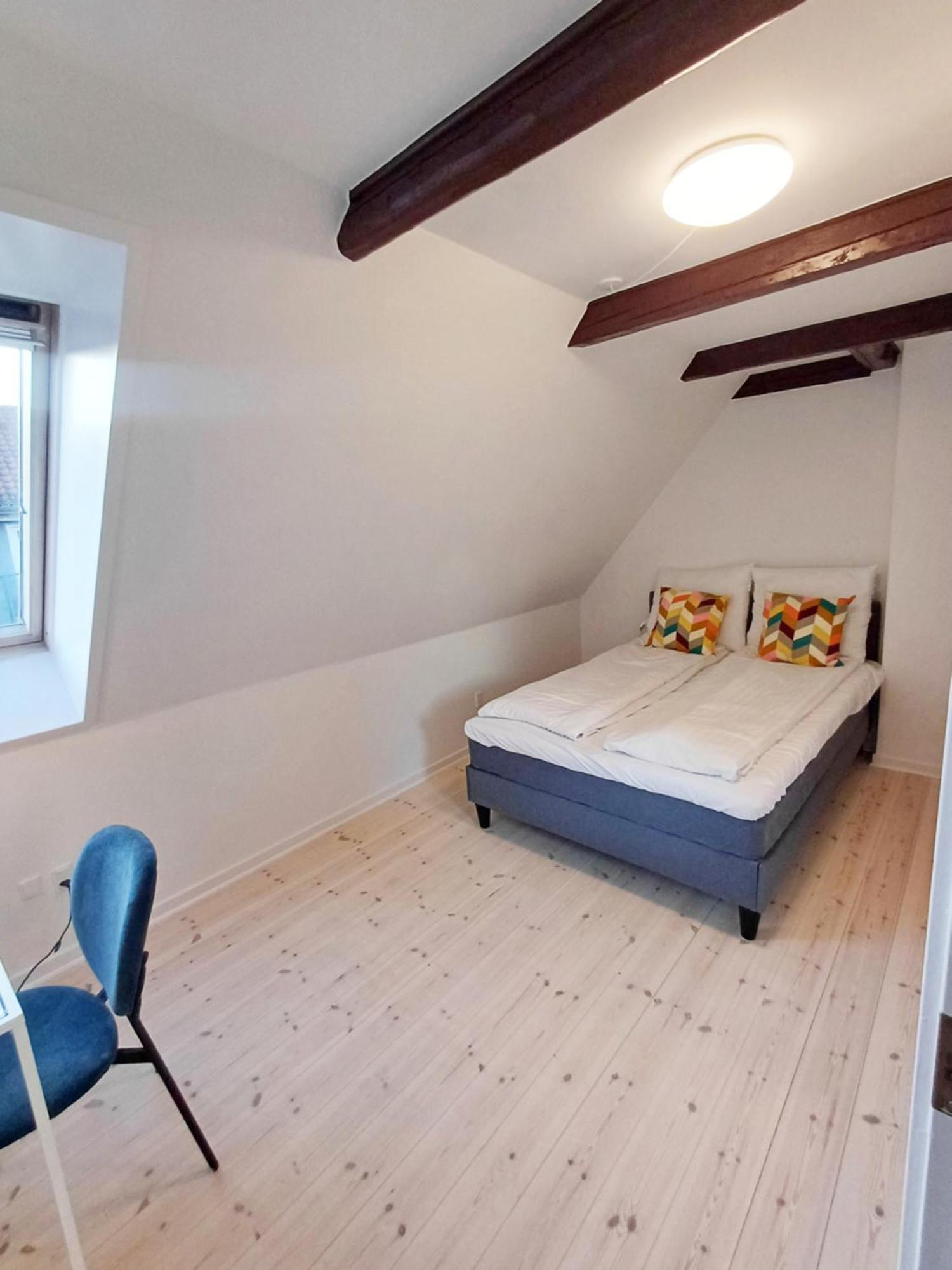 Large Double Room In The Center Of City ランダーズ エクステリア 写真