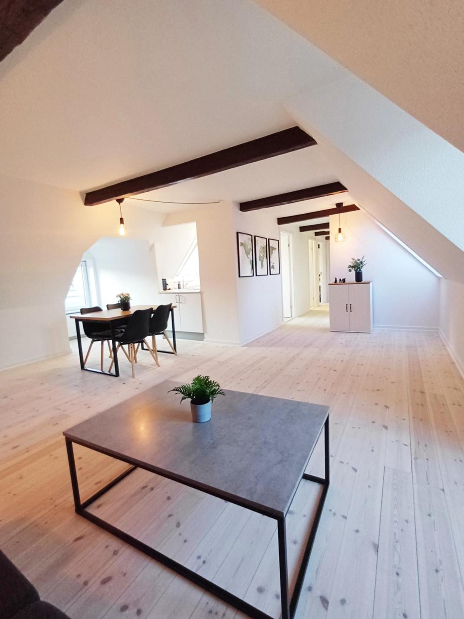 Large Double Room In The Center Of City ランダーズ エクステリア 写真