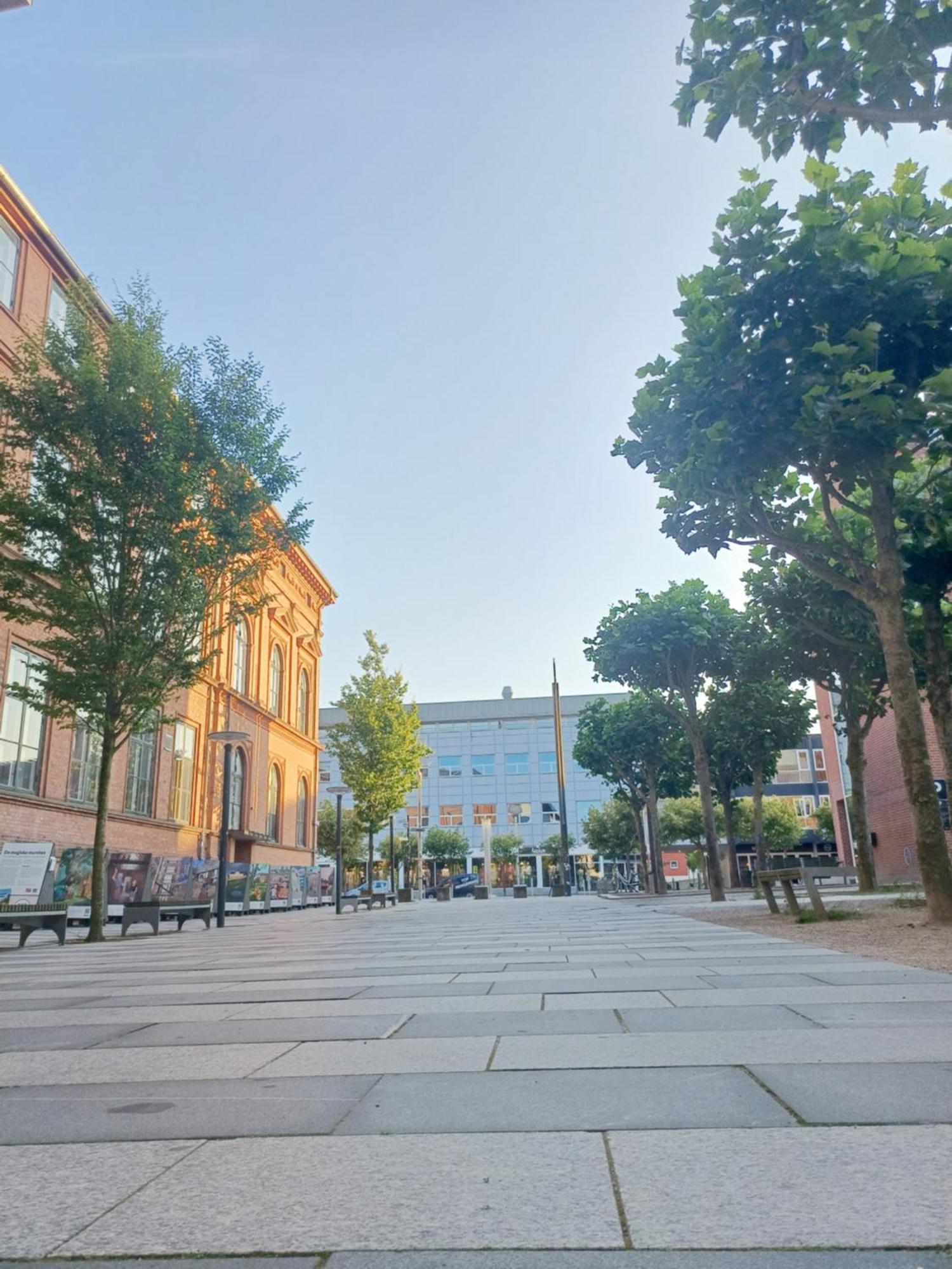 Large Double Room In The Center Of City ランダーズ エクステリア 写真